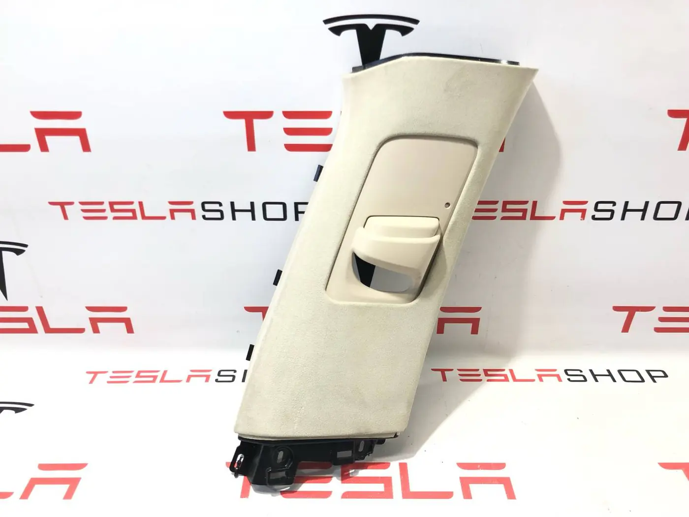Обшивка стойки к Tesla Model X 2017