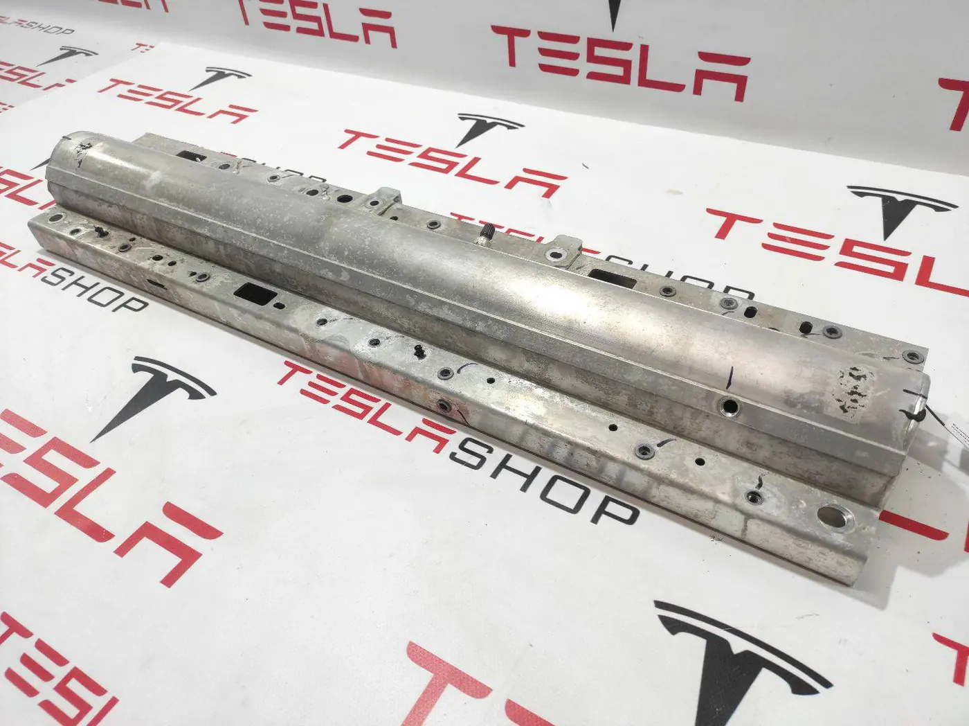 Ресивер пневмоподвески к Tesla Model X 2022