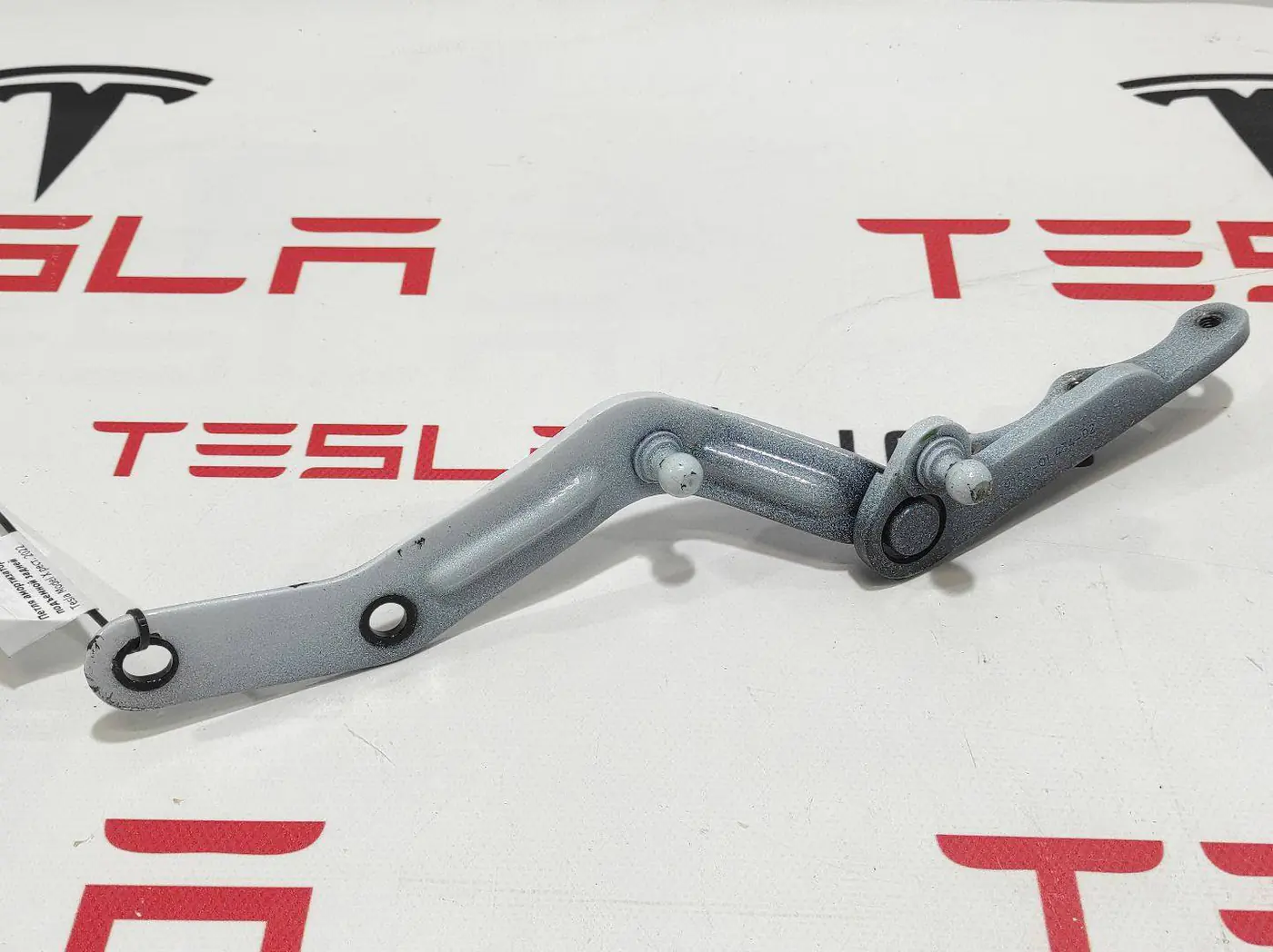Петля двери к Tesla Model X 2022