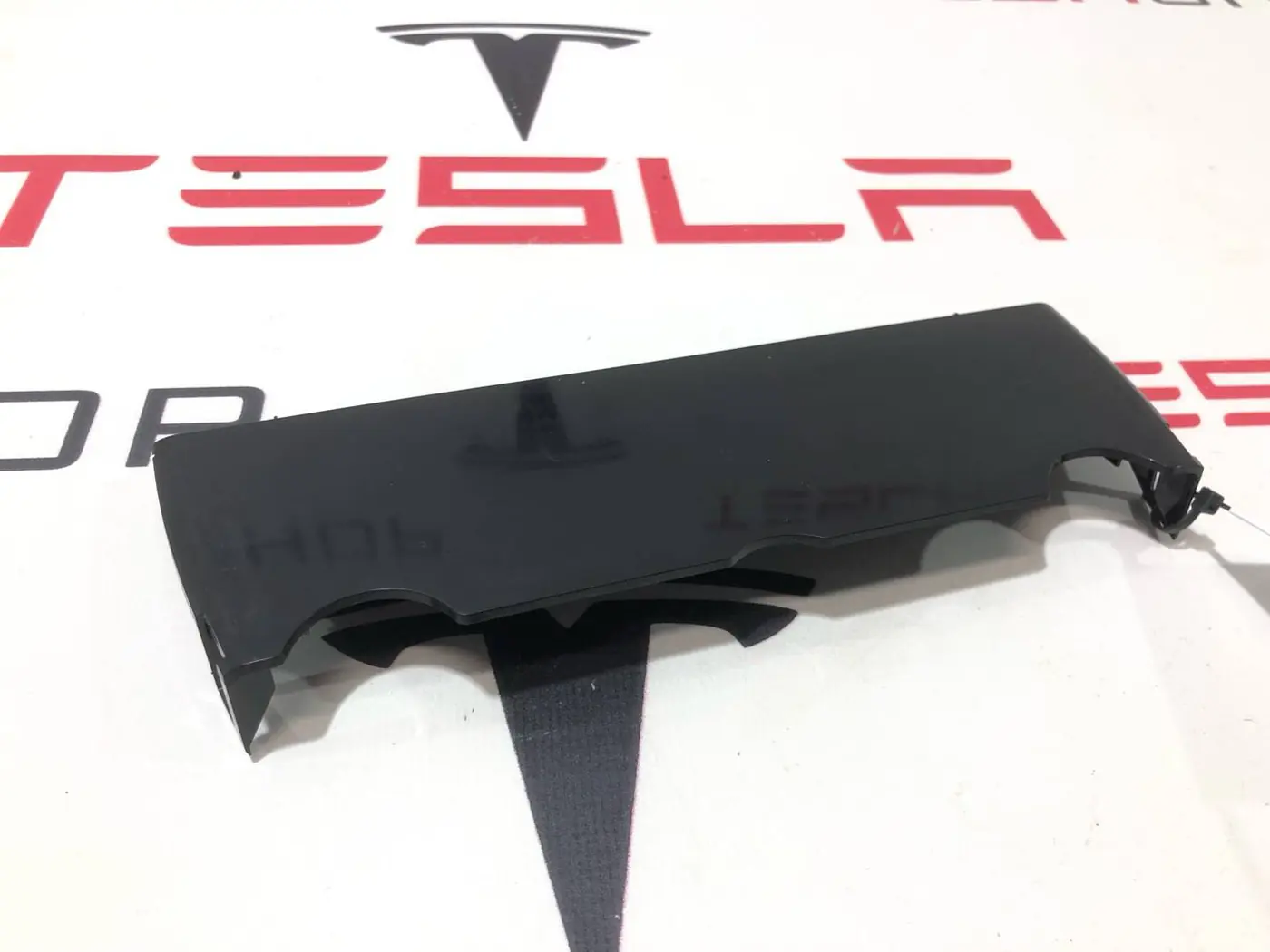 Монитор к Tesla Model X 2022