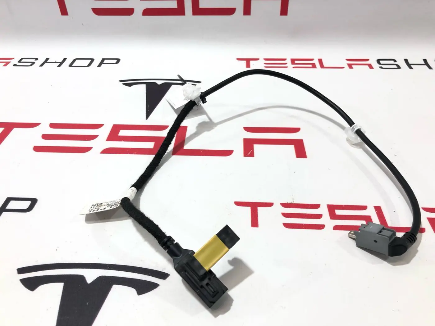Провод USB к Tesla Model 3 2021