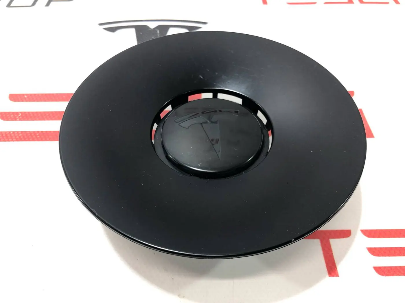 Колпачок литого диска к Tesla Model Y 2020