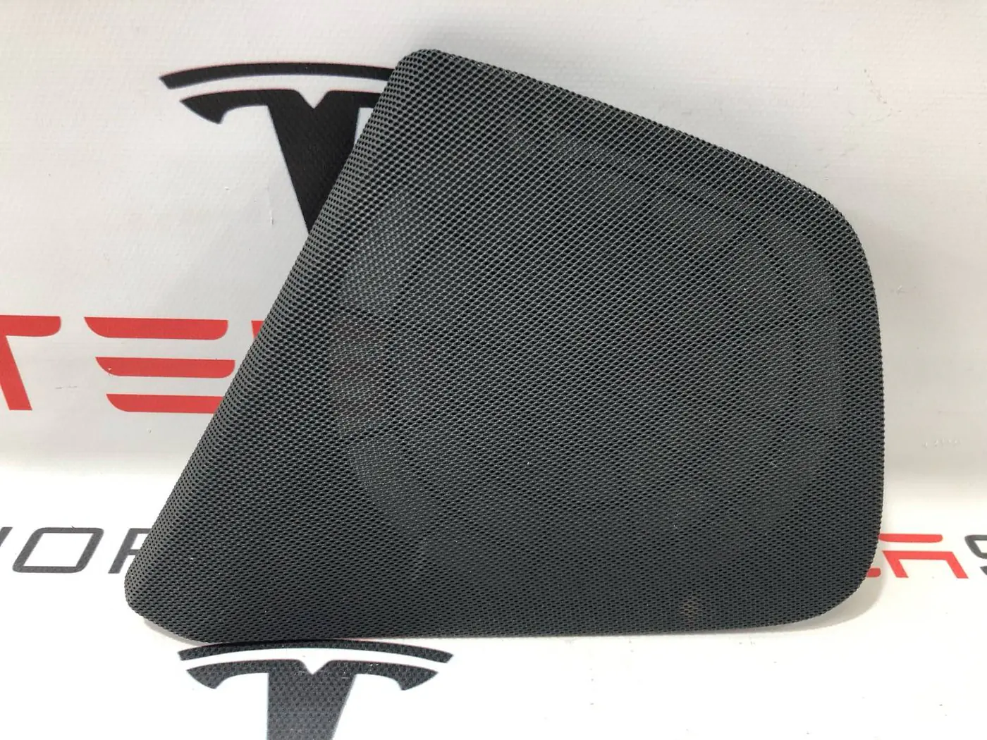 Сетка для динамика к Tesla Model X 2017