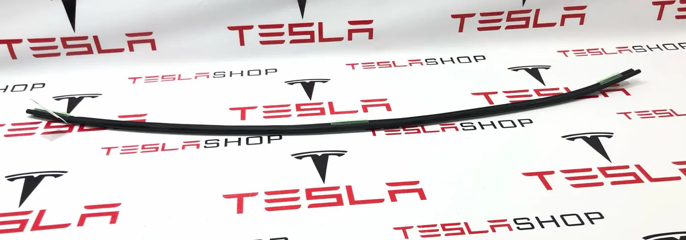 Уплотнитель к Tesla Model S 2018