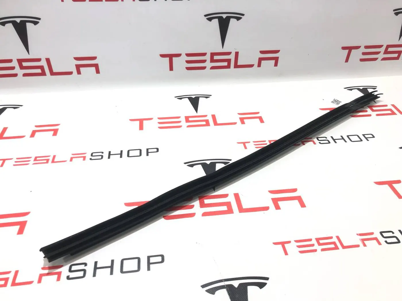 Уплотнитель к Tesla Model X 2022