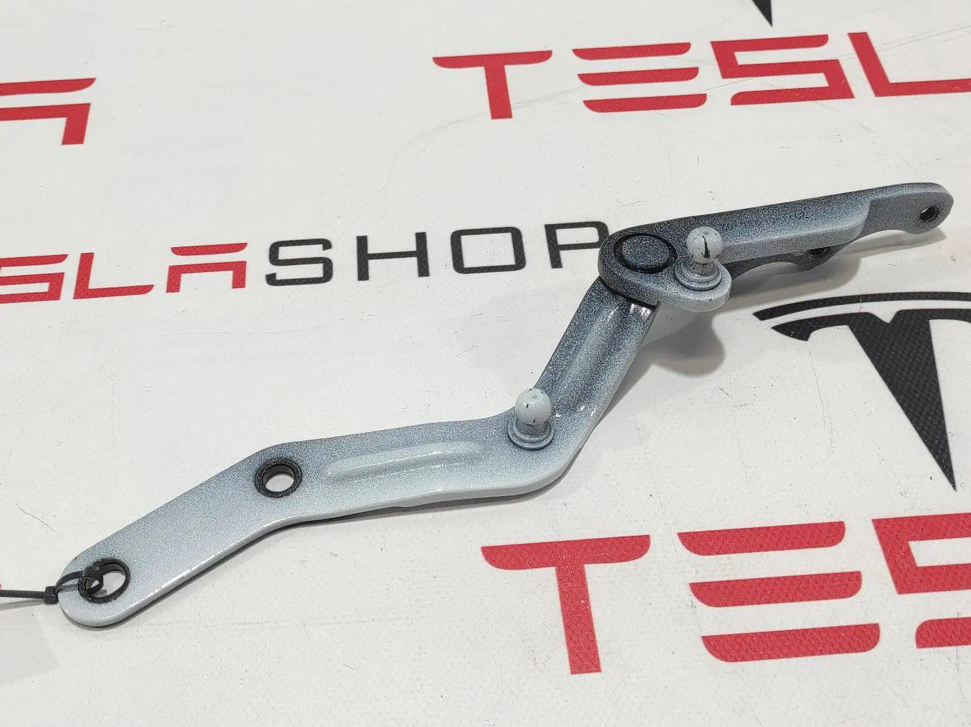 Петля двери к Tesla Model X 2022