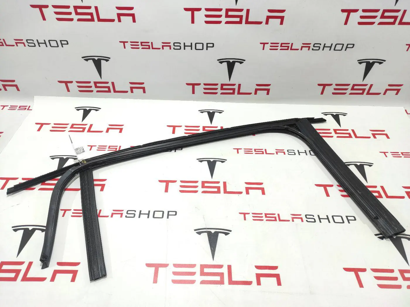 Уплотнитель двери сдвижной к Tesla Model X 2022