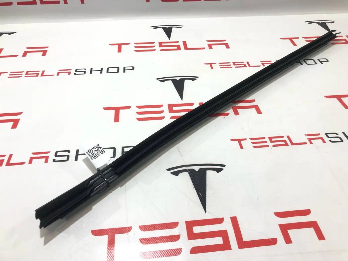 Уплотнитель к Tesla Model X 2022