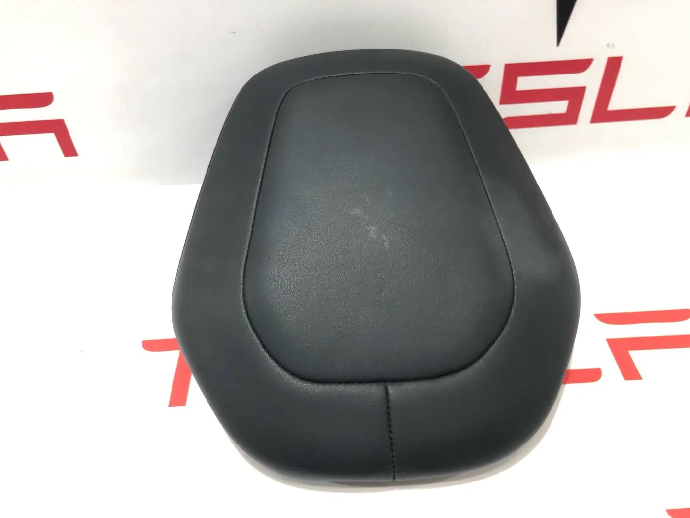 Подголовник к Tesla Model S 2019