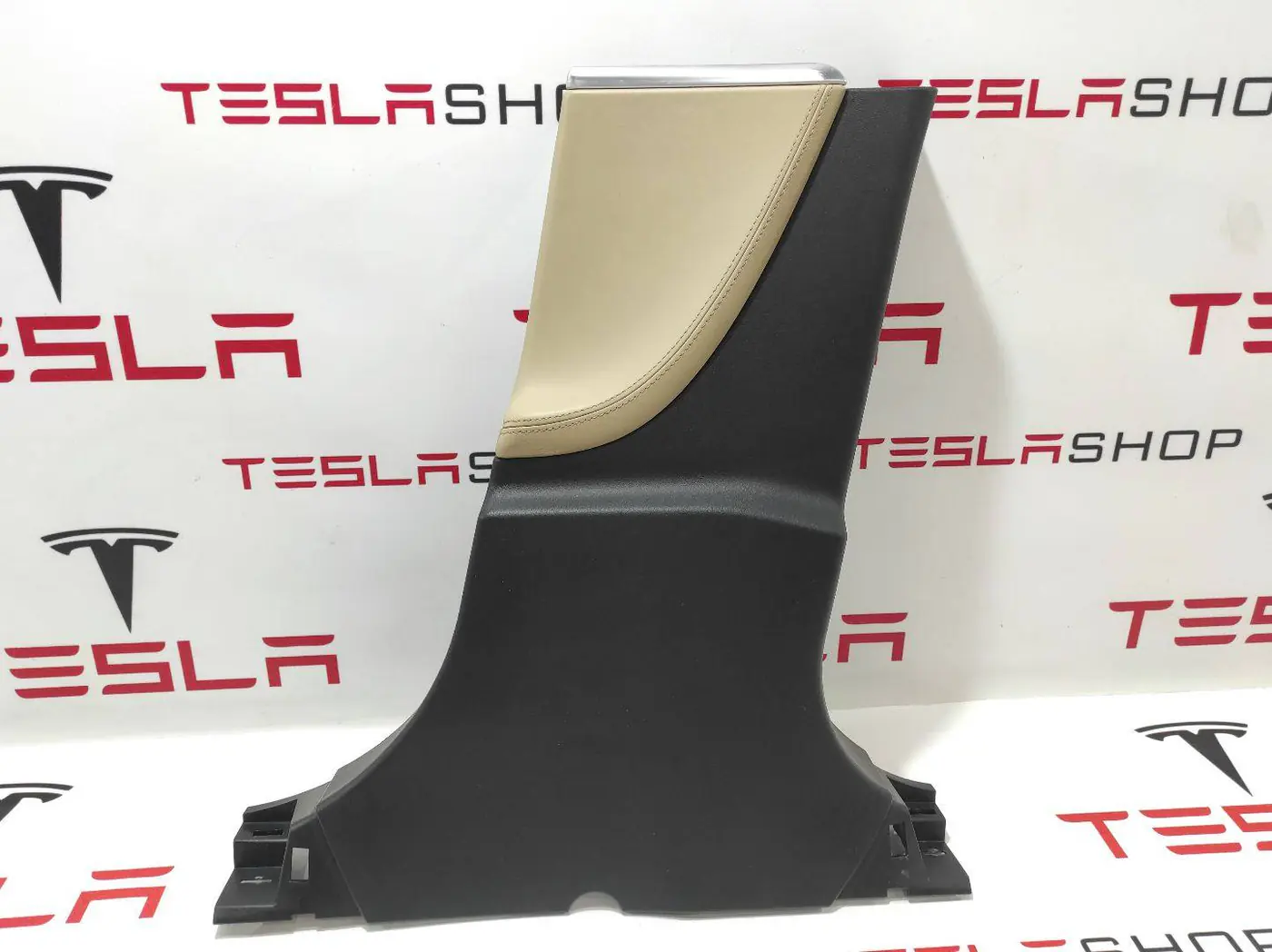 Обшивка стойки к Tesla Model S 2016