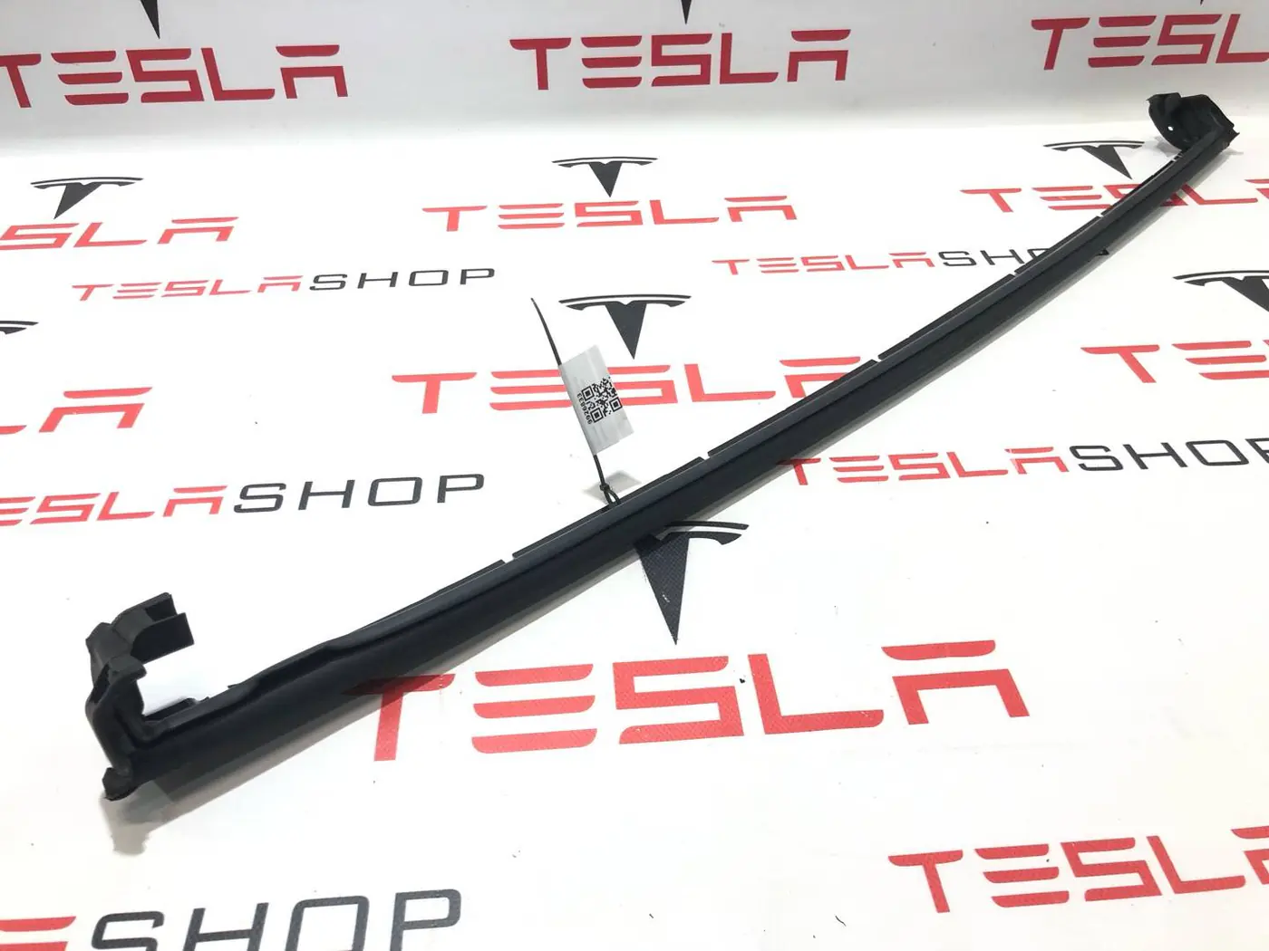Уплотнитель к Tesla Model X 2022