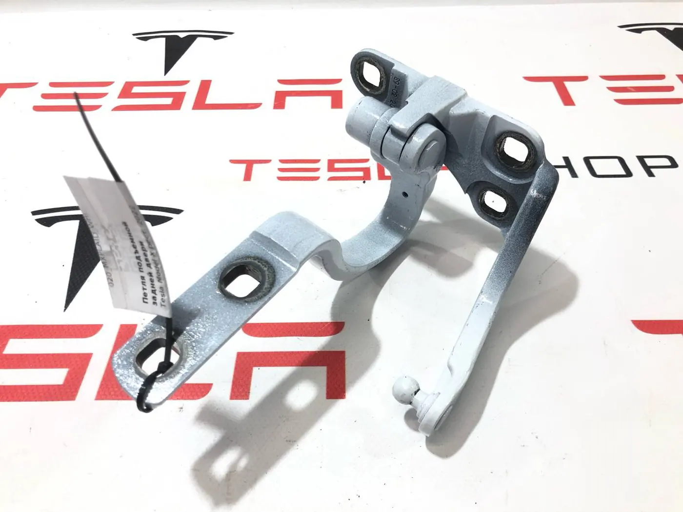 Петля двери к Tesla Model X 2022