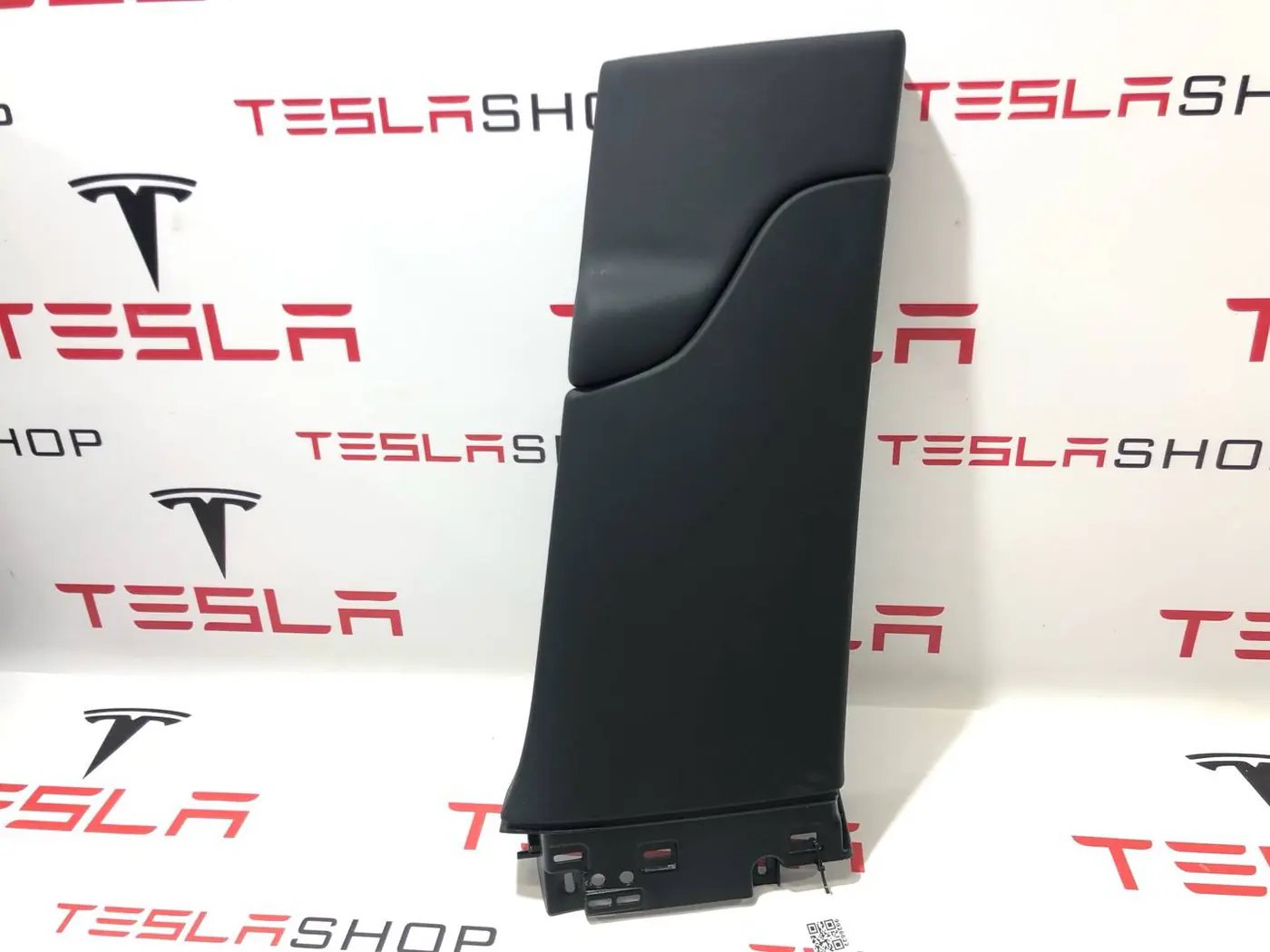 Обшивка стойки к Tesla Model X 2022