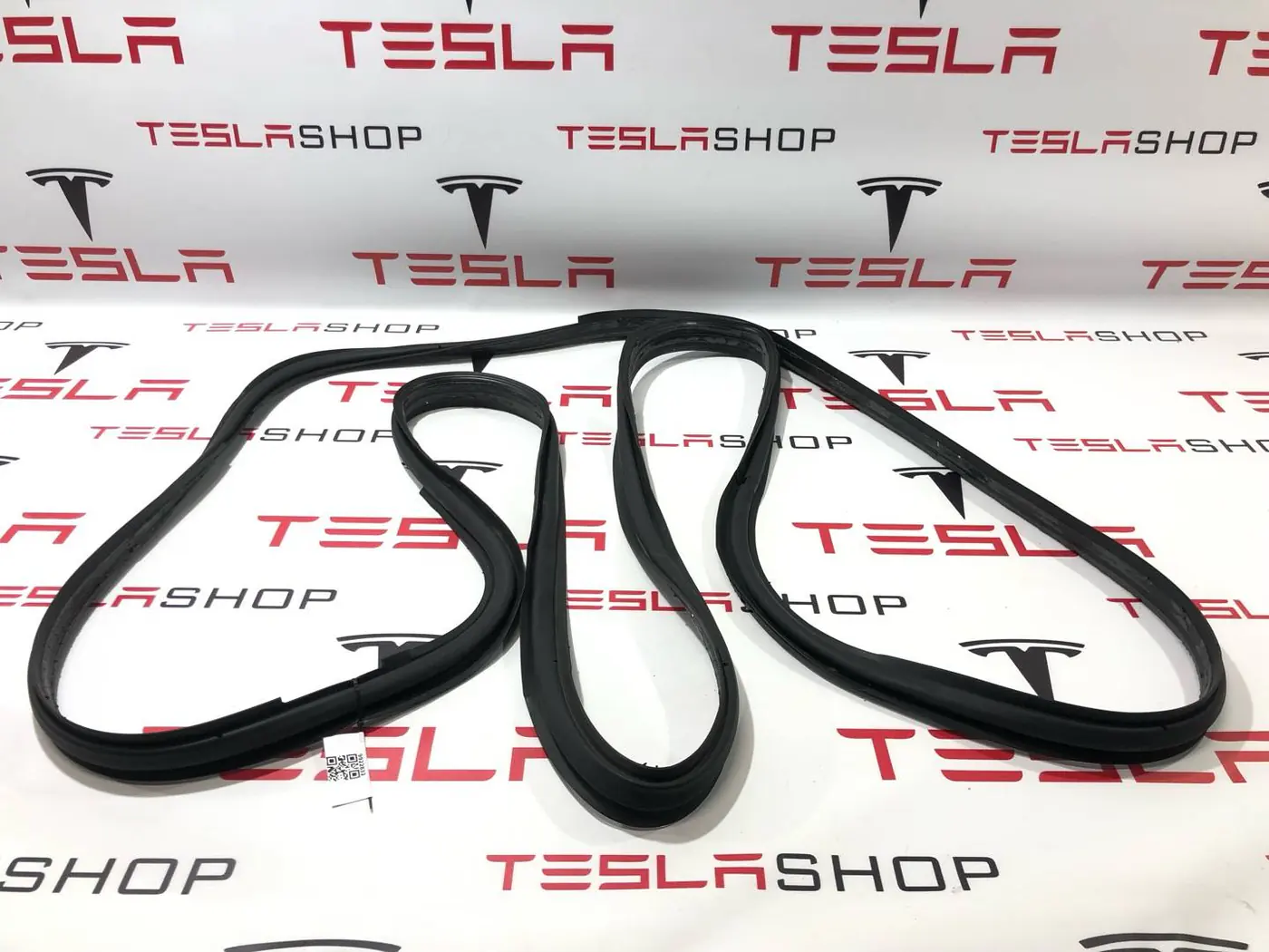 Уплотнитель к Tesla Model X 2017