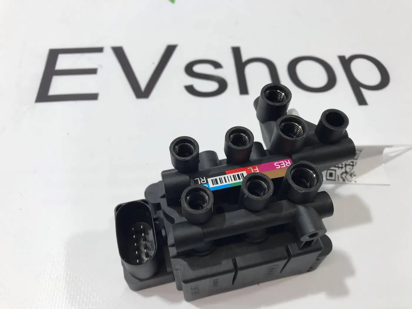 Блок клапанов пневмоподвески к Audi e-tron 2019