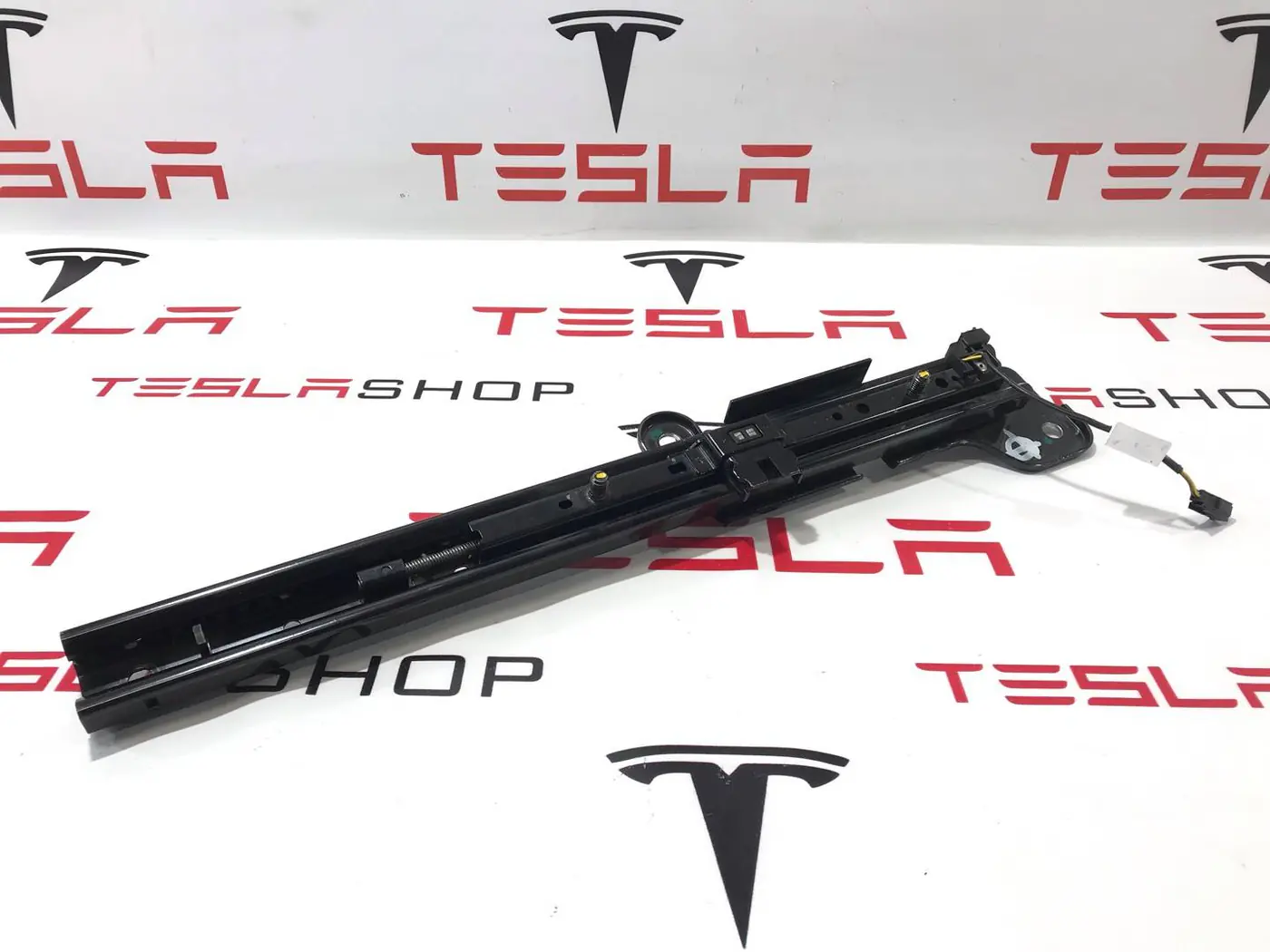 Салазки сиденья к Tesla Model X 2016