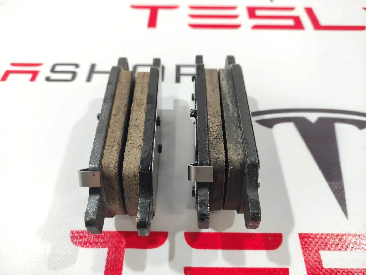Тормозные колодки задние к Tesla Model Y 2020