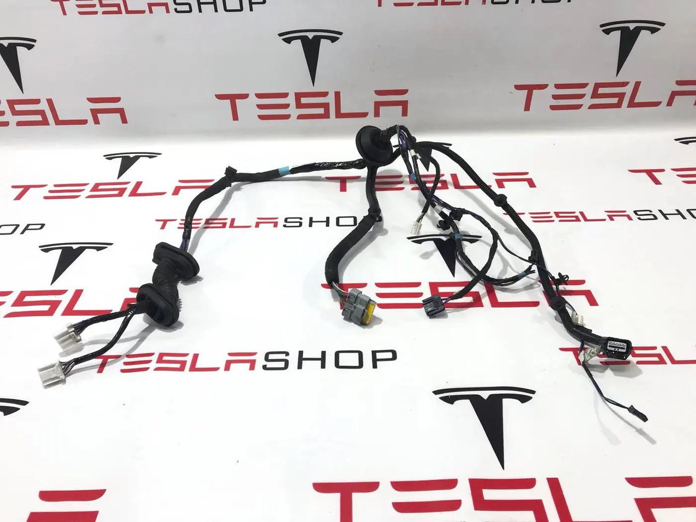 Проводка двери к Tesla Model S 2015