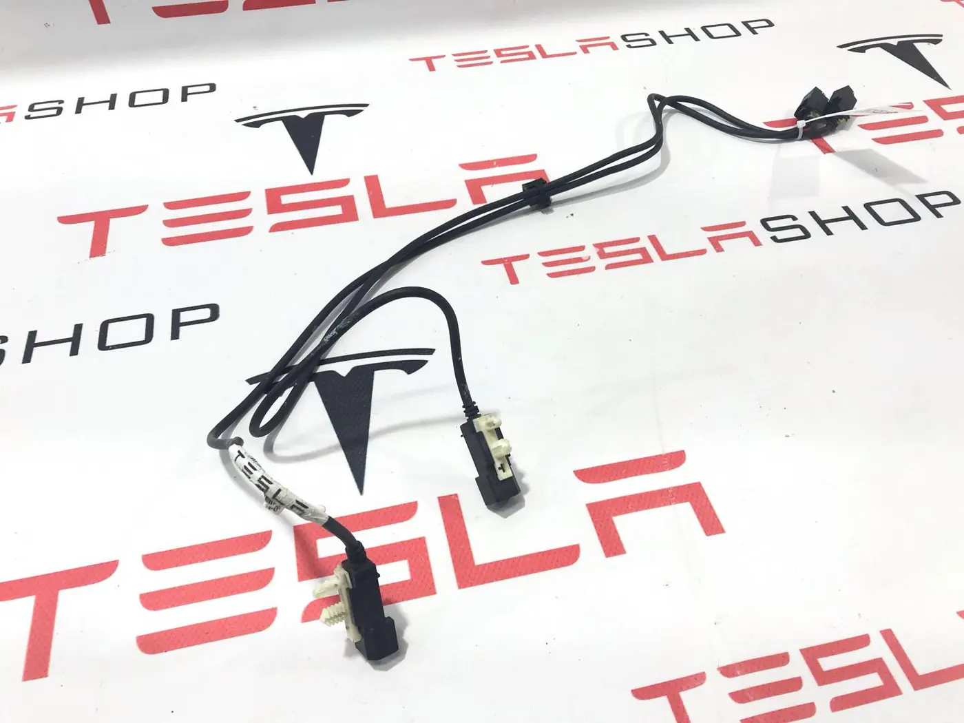 Провод USB к Tesla Model S 2015