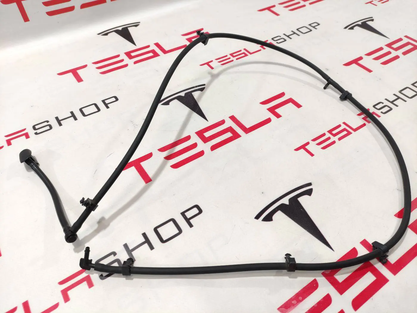 Форсунка омывателя к Tesla Model S 2014