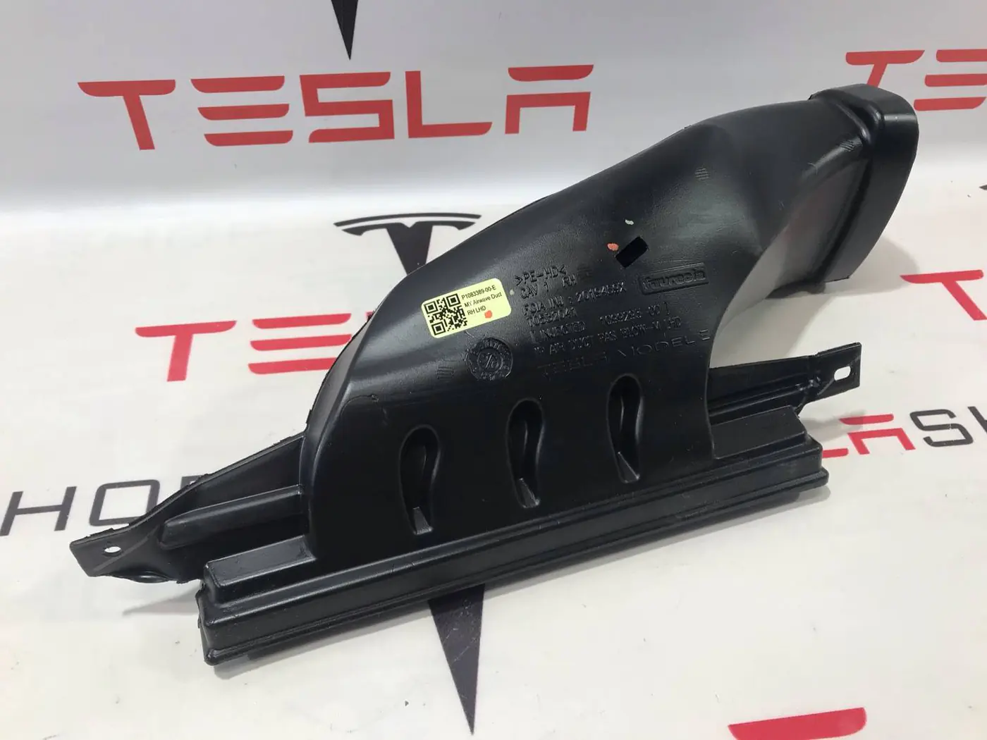Воздуховод к Tesla Model 3 2020