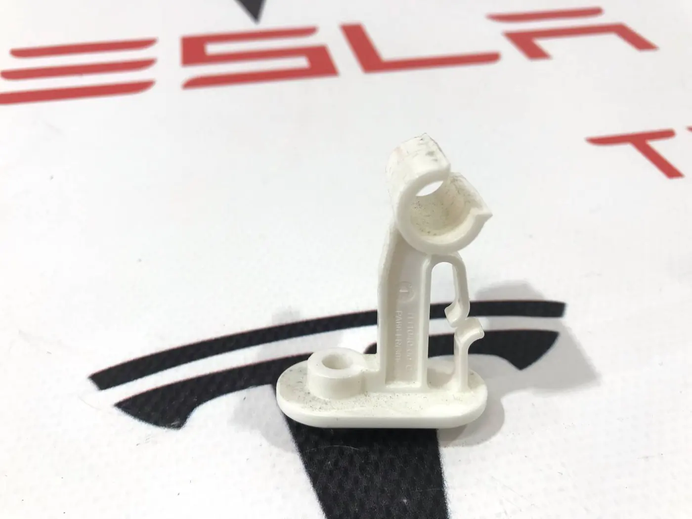 Клипса к Tesla Model 3 2021