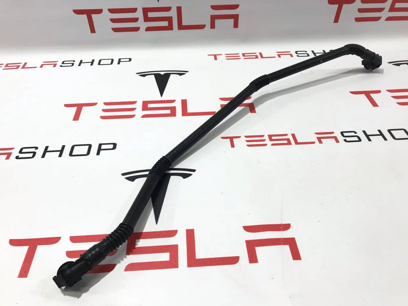 Патрубок радиатора к Tesla Model 3 2021