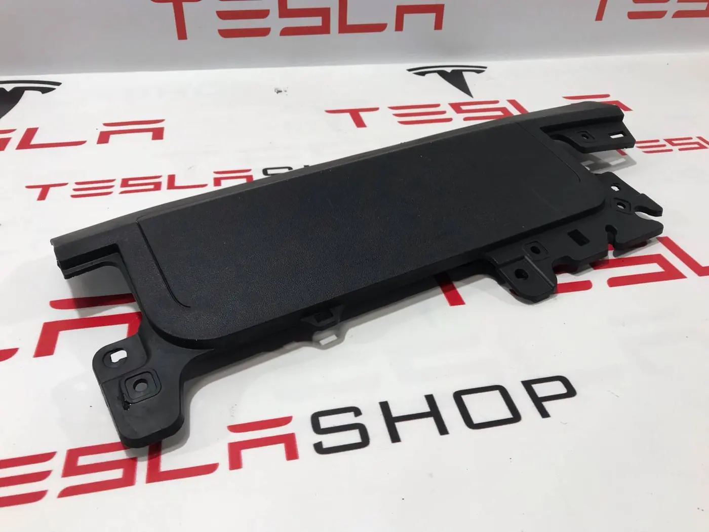 Пластик к Tesla Model Y 2020