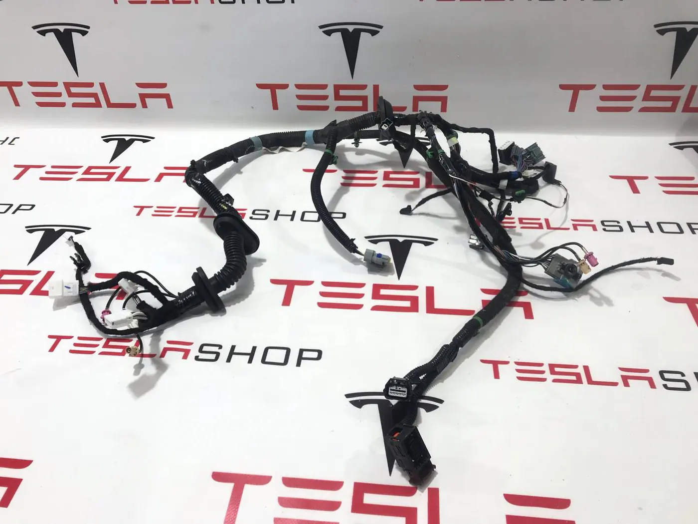 Проводка двери к Tesla Model S 2013
