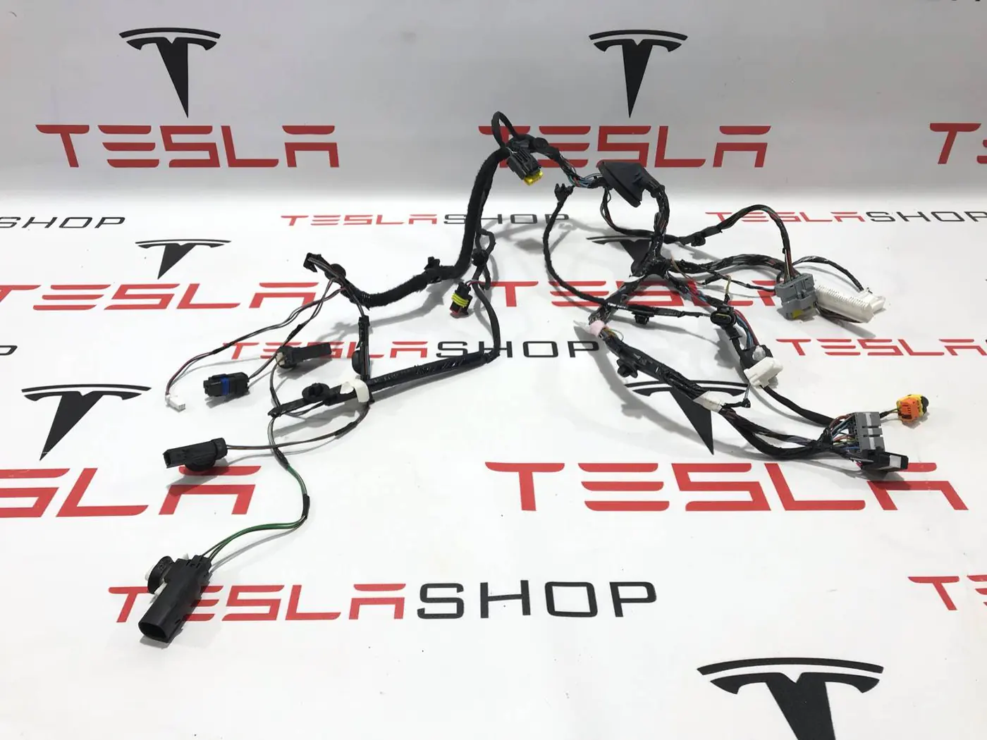 Проводка двери к Tesla Model X 2016