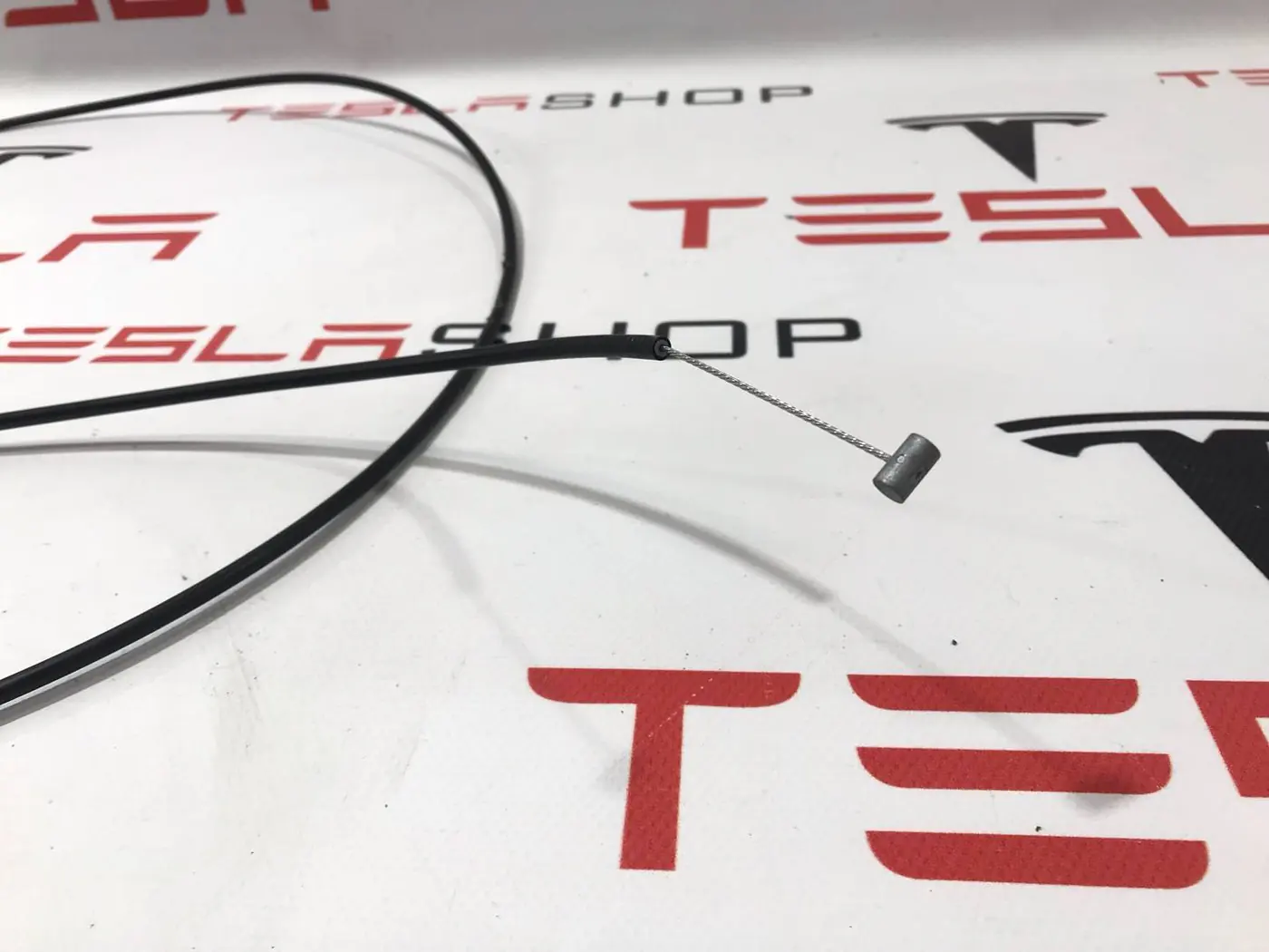 Трос капота к Tesla Model S 2015