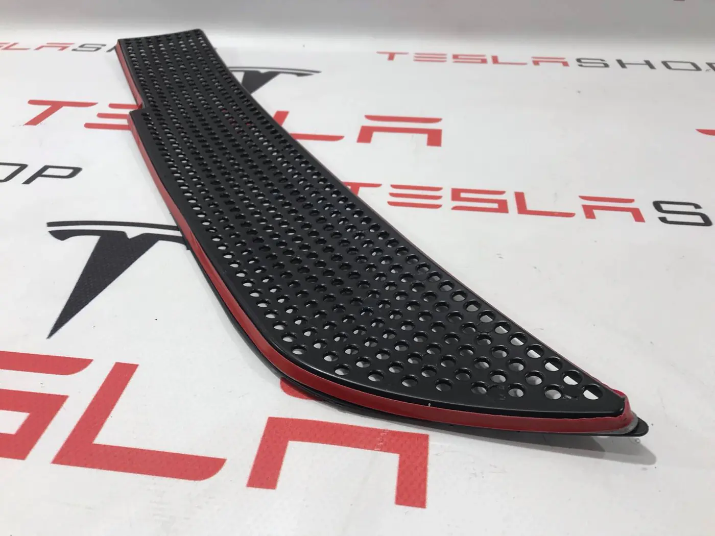 Решетка воздухозаборника к Tesla Model 3 2021
