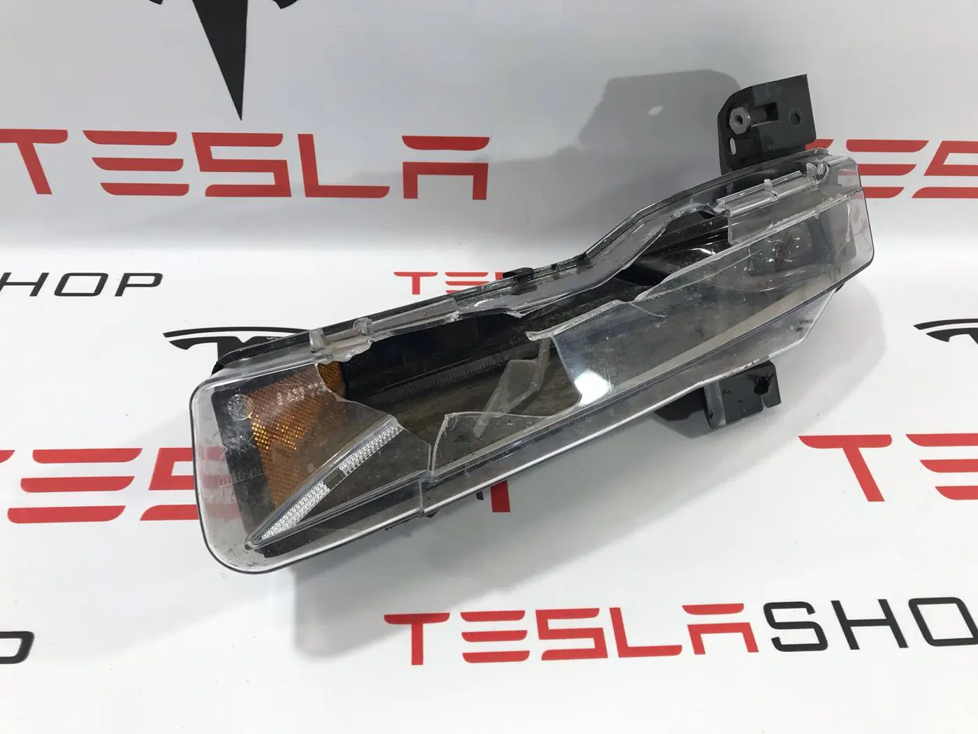 Фара противотуманная левая к Tesla Model S 2021