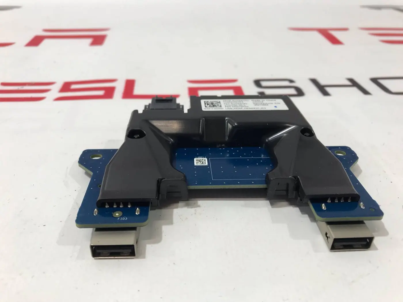 Блок управления USB к Tesla Model 3 2020