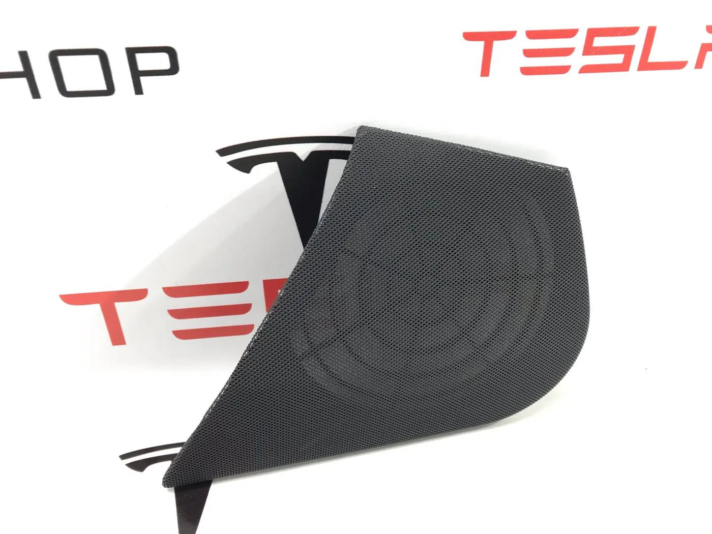 Сетка для динамика к Tesla Model S 2021