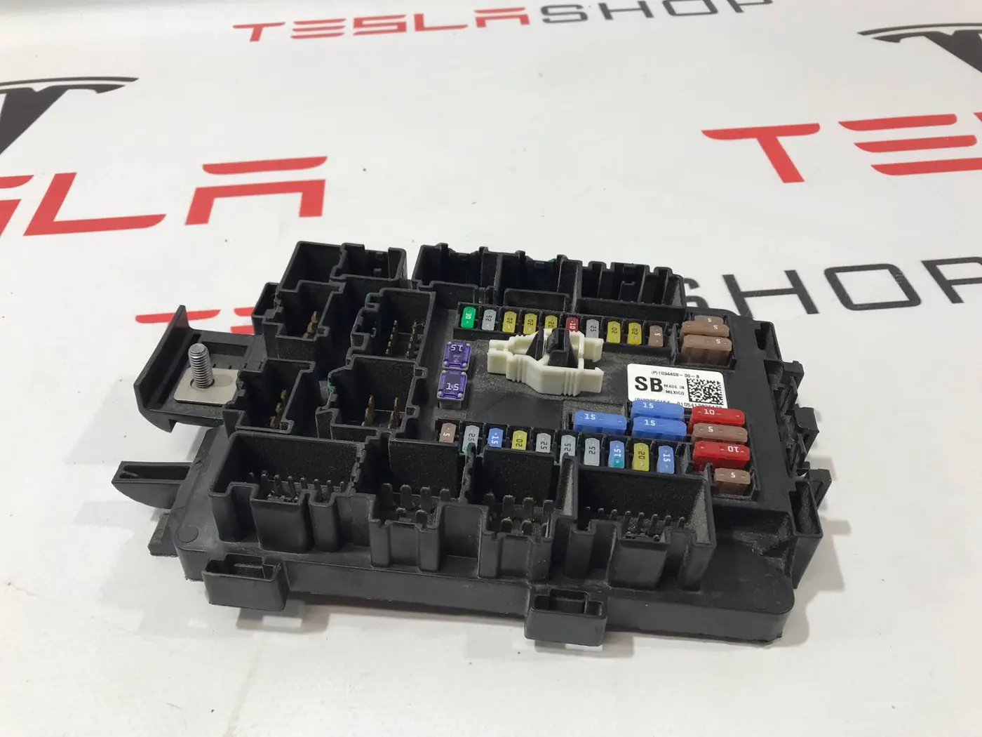 Короб предохранителей к Tesla Model S 2016