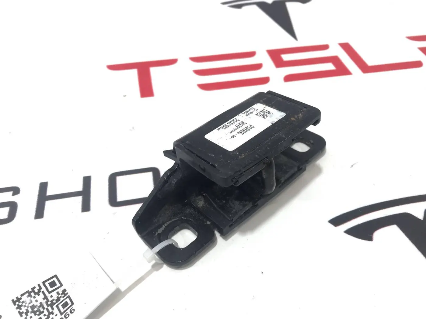 Петля двери к Tesla Model X 2017