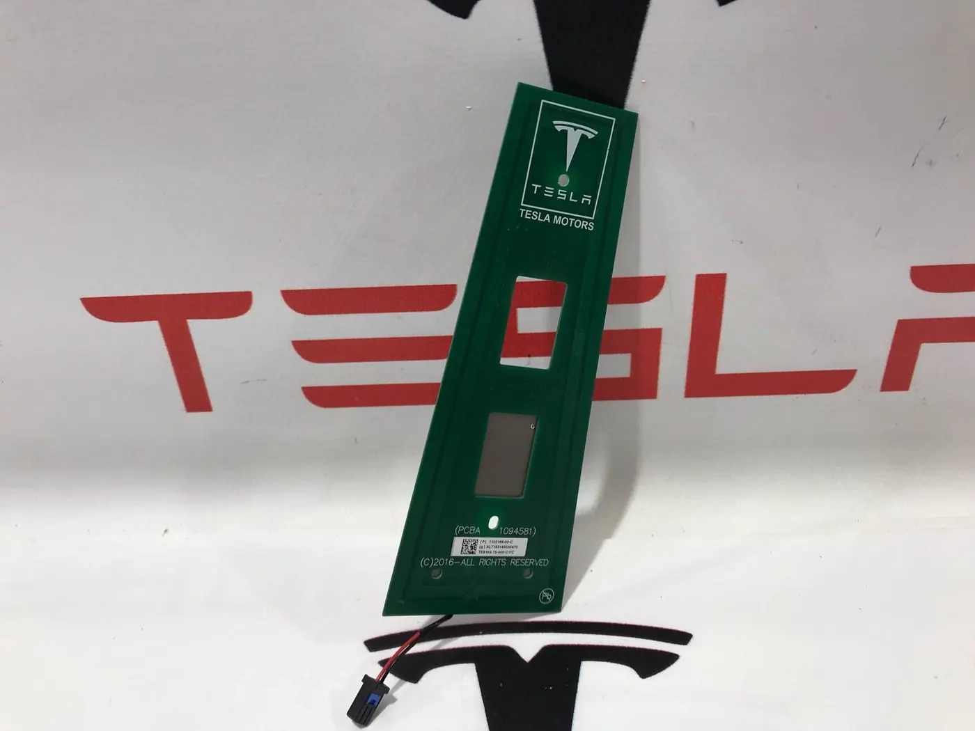 Блок считывания ключ-карты к Tesla Model 3 2019