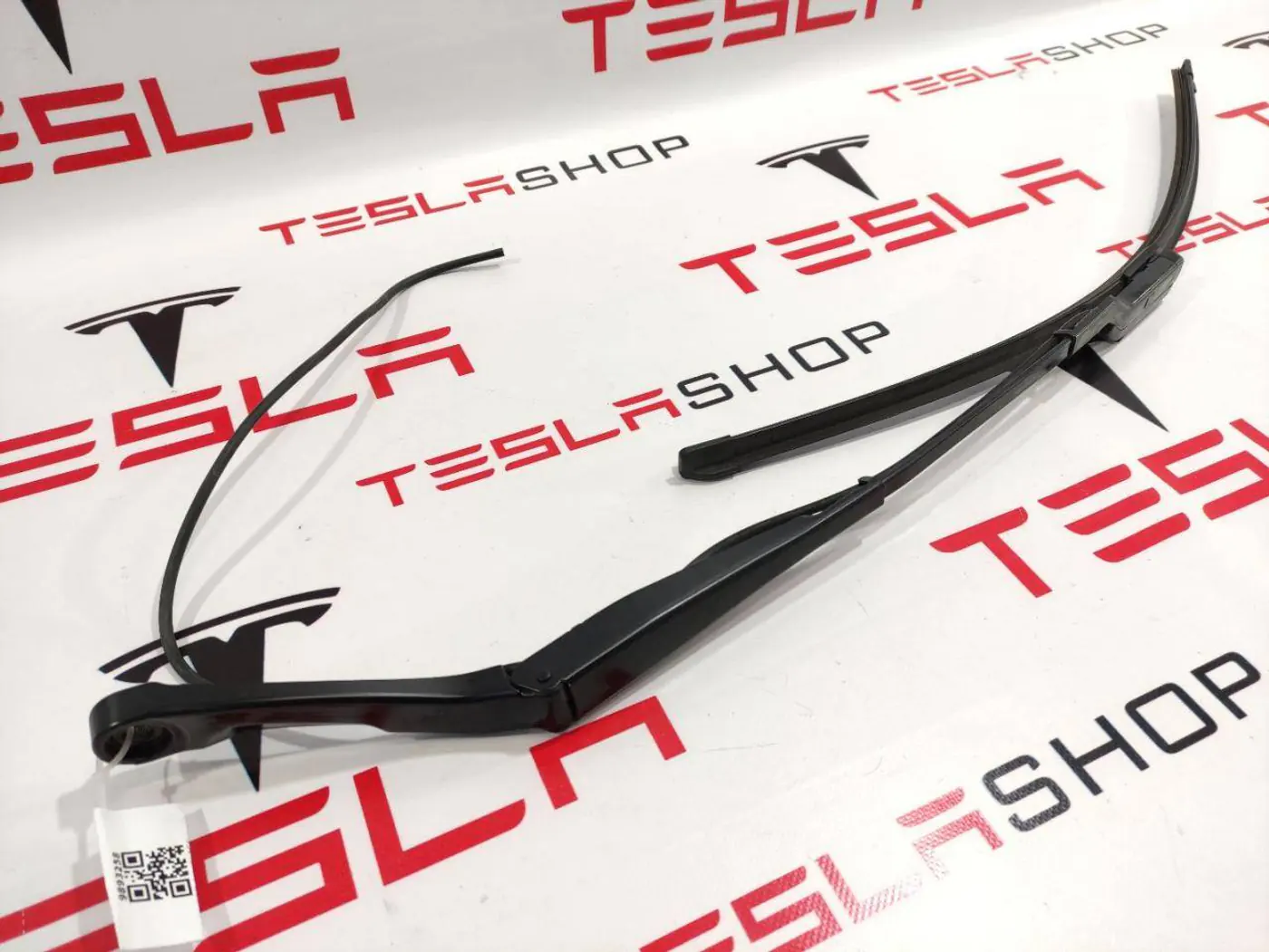 Щеткодержатель к Tesla Model 3 2018
