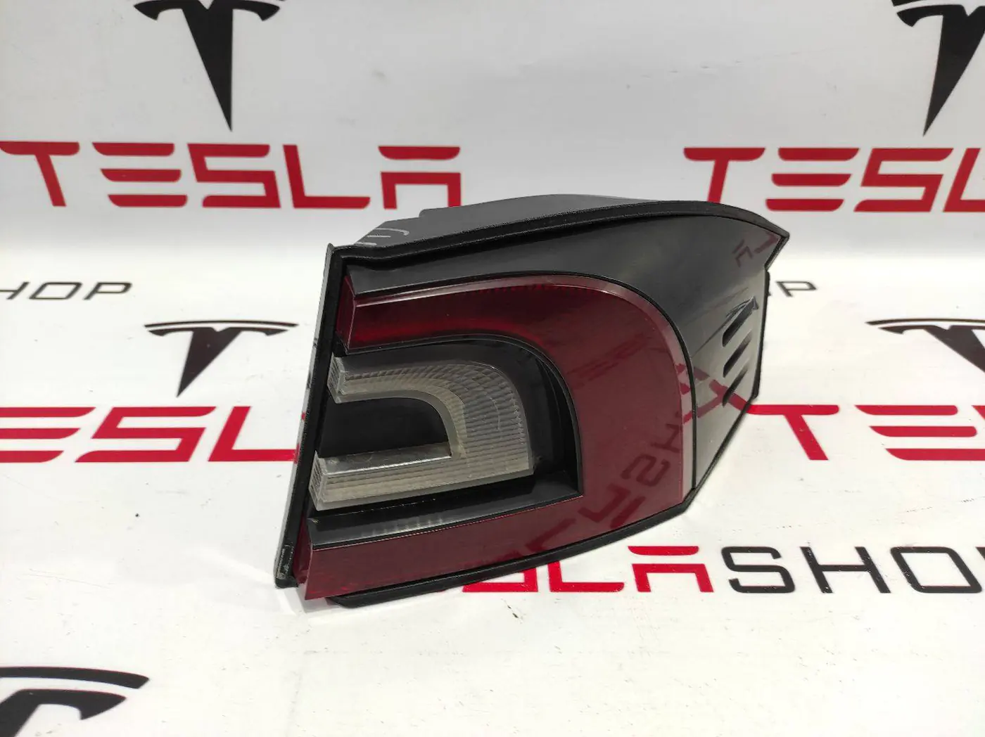 Фонарь задний правый к Tesla Model S 2016