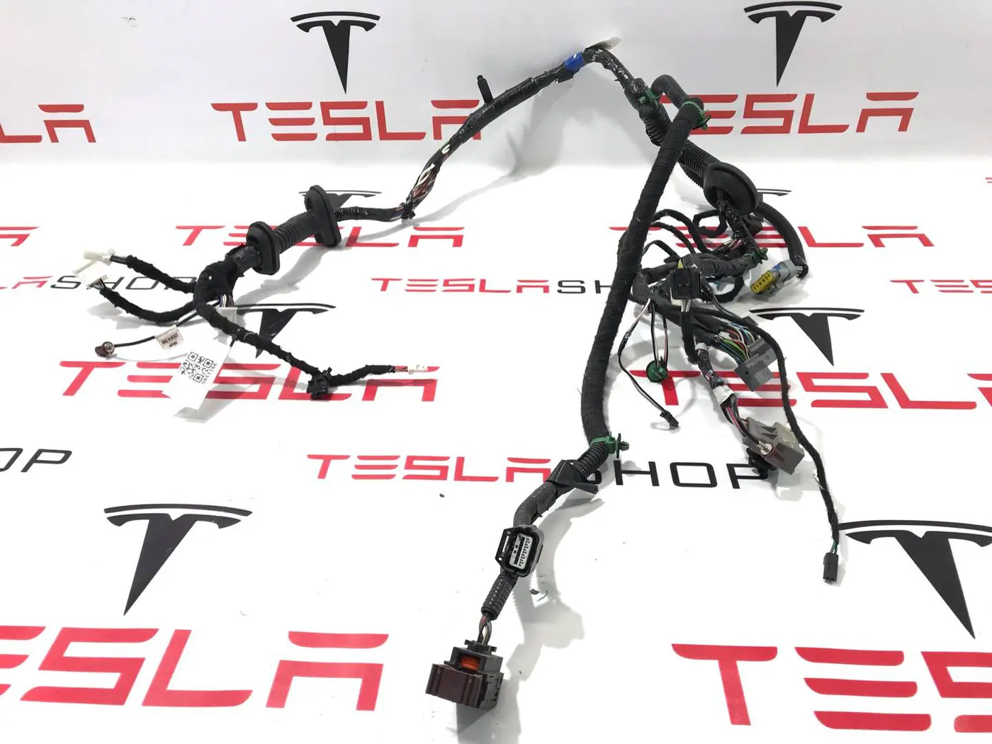 Проводка двери к Tesla Model S 2014