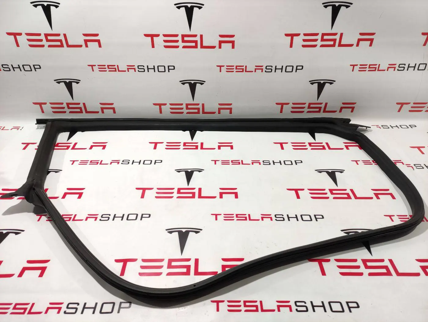Уплотнитель к Tesla Model 3 2020