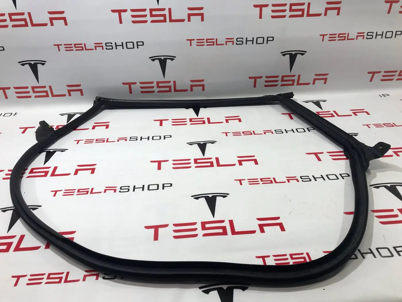 Уплотнитель к Tesla Model 3 2020