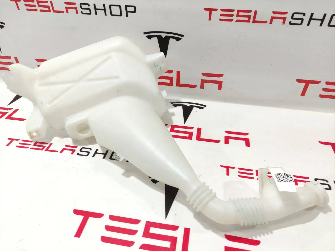 Бачок омывателя к Tesla Model S 2015