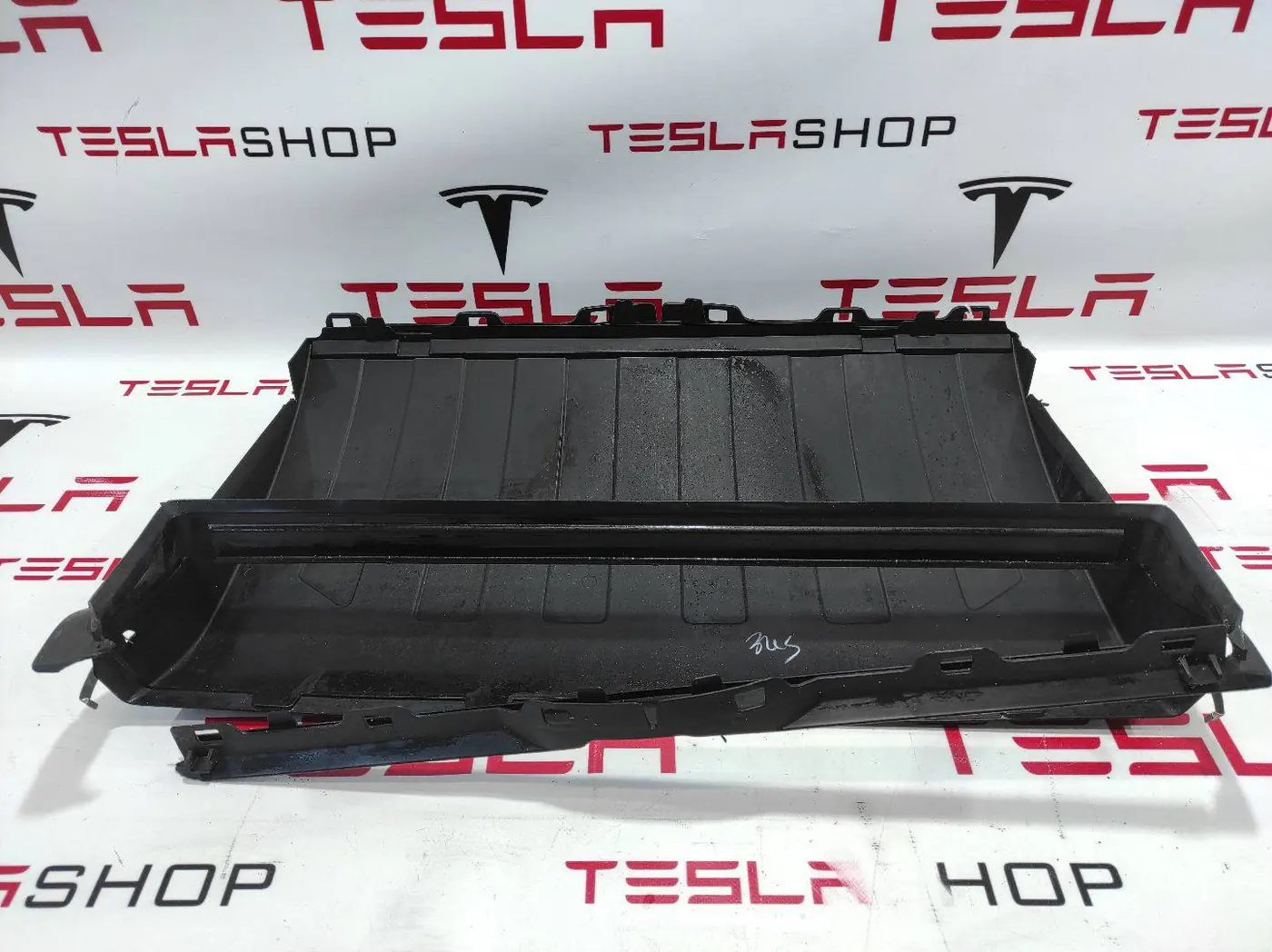Моторчик жалюзи к Tesla Model X 2017