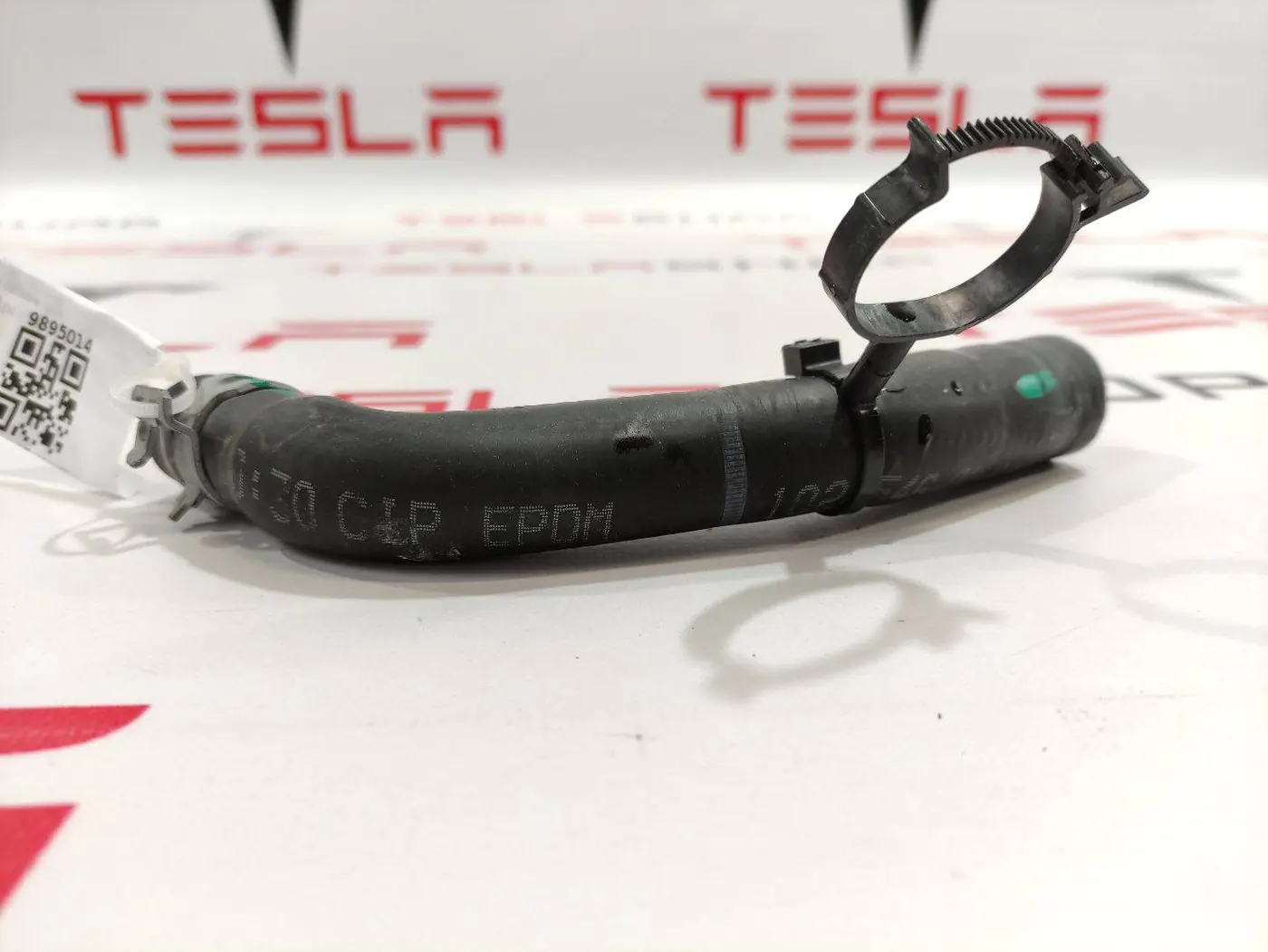 Трубка охлаждающей жидкости металлическая к Tesla Model S 2016