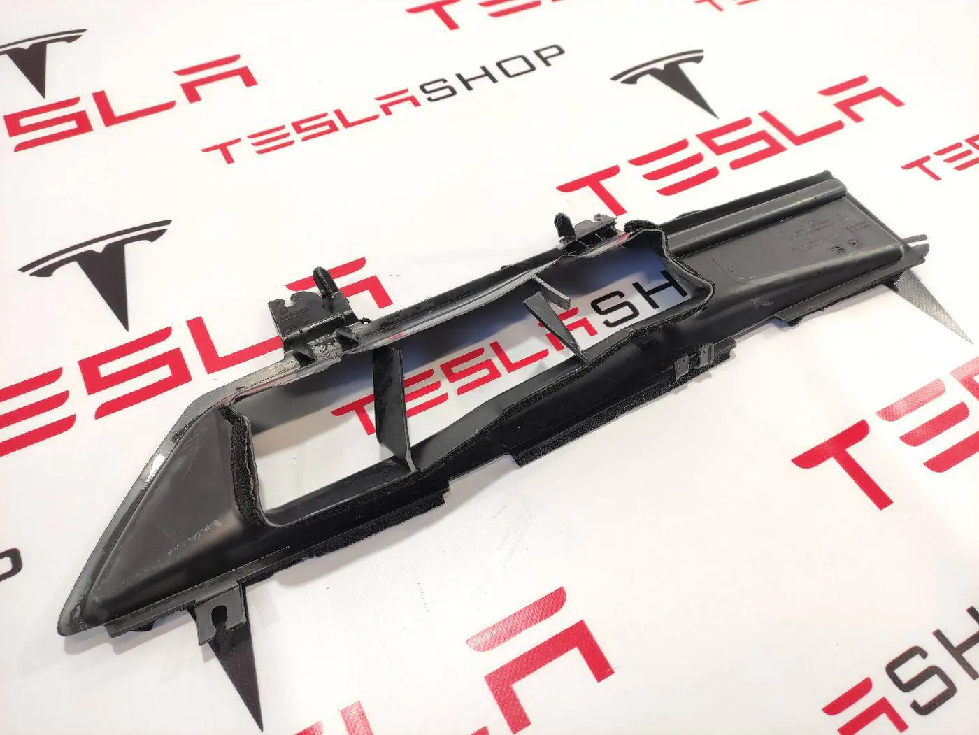 Решетка воздухозаборника к Tesla Model 3 2018