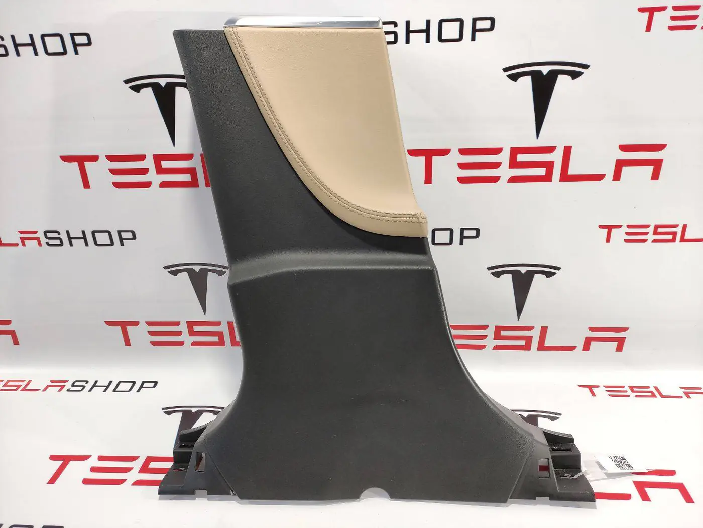 Обшивка стойки к Tesla Model S 2015
