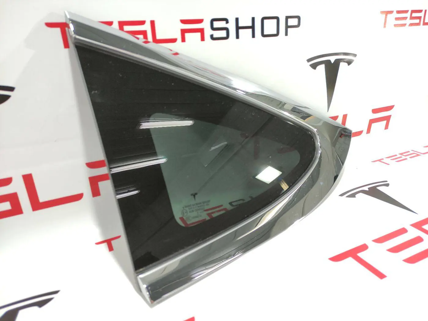 Стекло заднее к Tesla Model X 2016