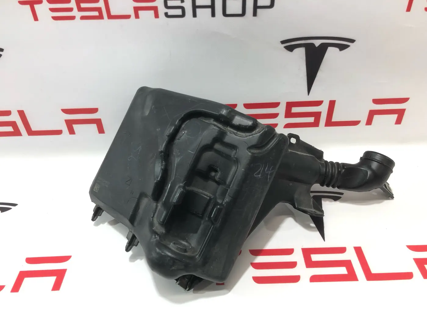 Бачок омывателя к Tesla Model 3 2019